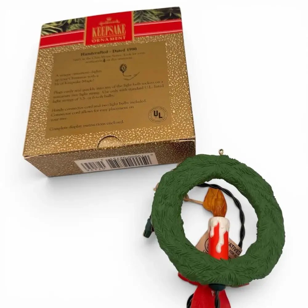 1990 Hallmark Keepsake Ornament Chris Mouse Wreath Magic Light